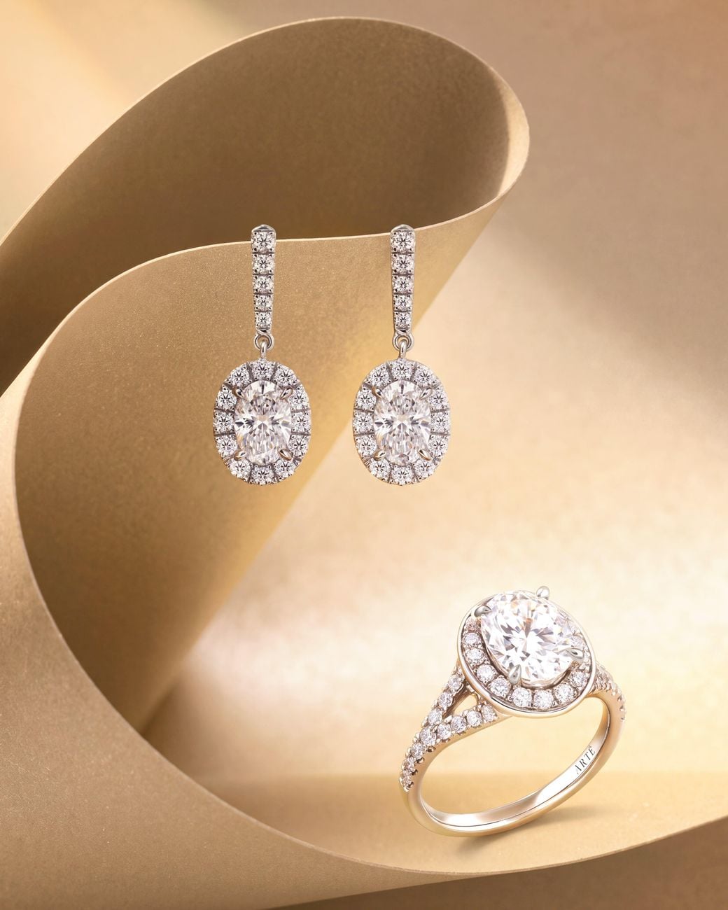 Arte Madrid Metallic Simple Oval Drop Earrings