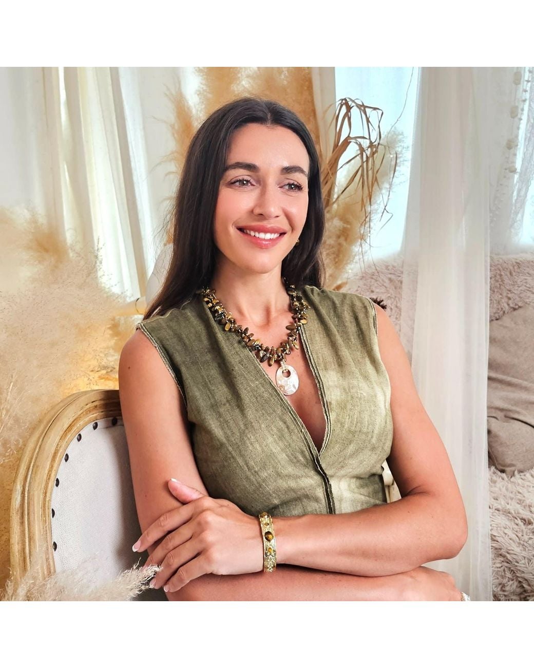 Farra Metallic Classical Tigereye With Shell Pendant Necklace