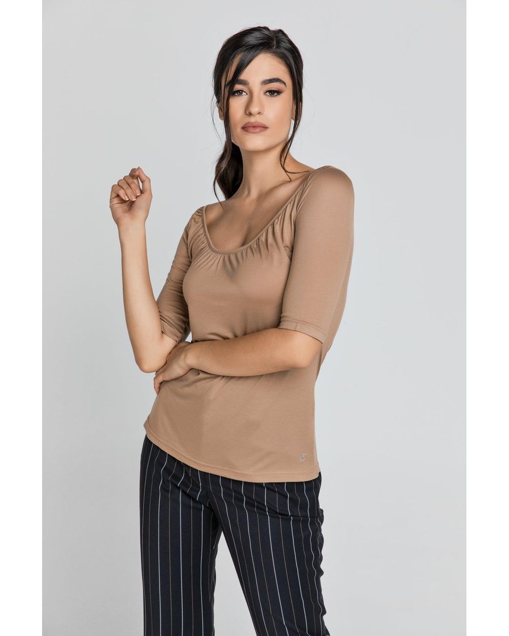 Conquista Natural Neutrals Short Sleeve Light Top