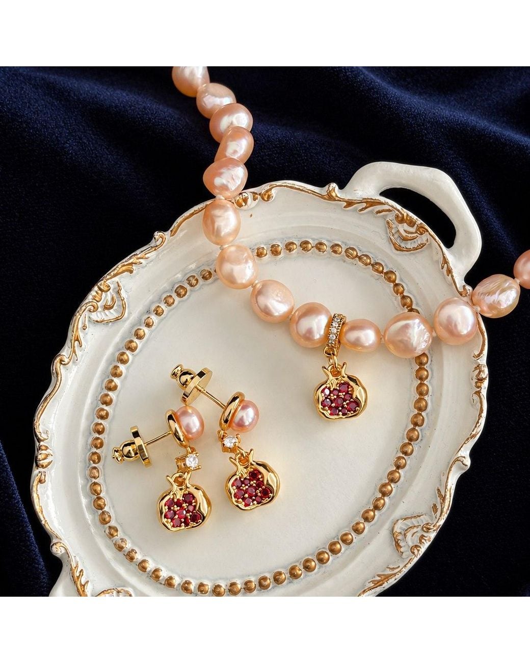 Ninemoo Metallic Grenade Rosée Pomegranate Pearl Necklace