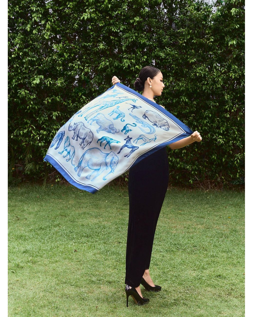 Silk and Bears Blue The Naturalist's Sketchbook Animal Print Silk Twill Scarf – Cornflower & Ivory