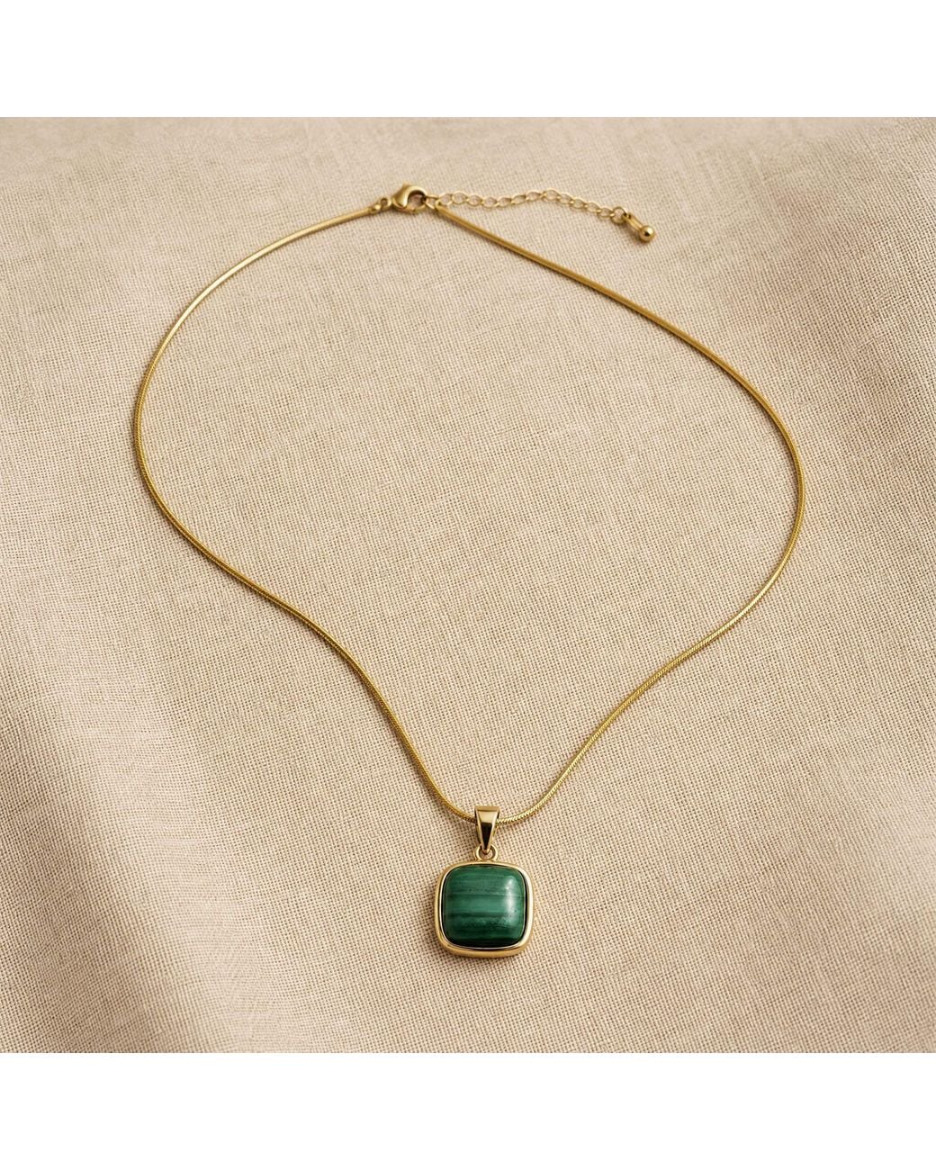 Saéa Metallic Dainty Malachite Pendant Necklace On-Filled Snake Chain