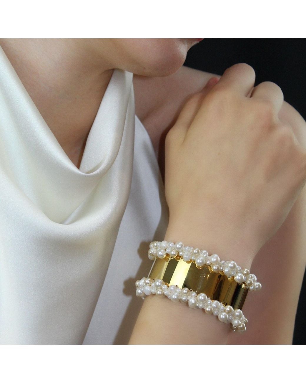 PINAR OZEVLAT Green Neutrals Pearl Cluster Bangle