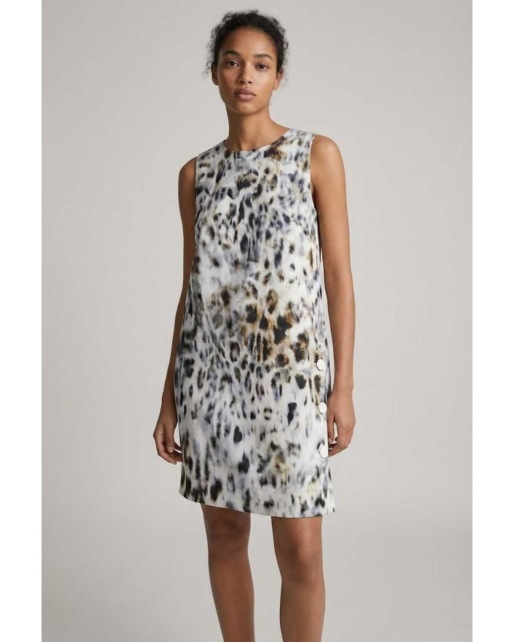 Conquista White Sleeveless Abstract Print Shift Dress
