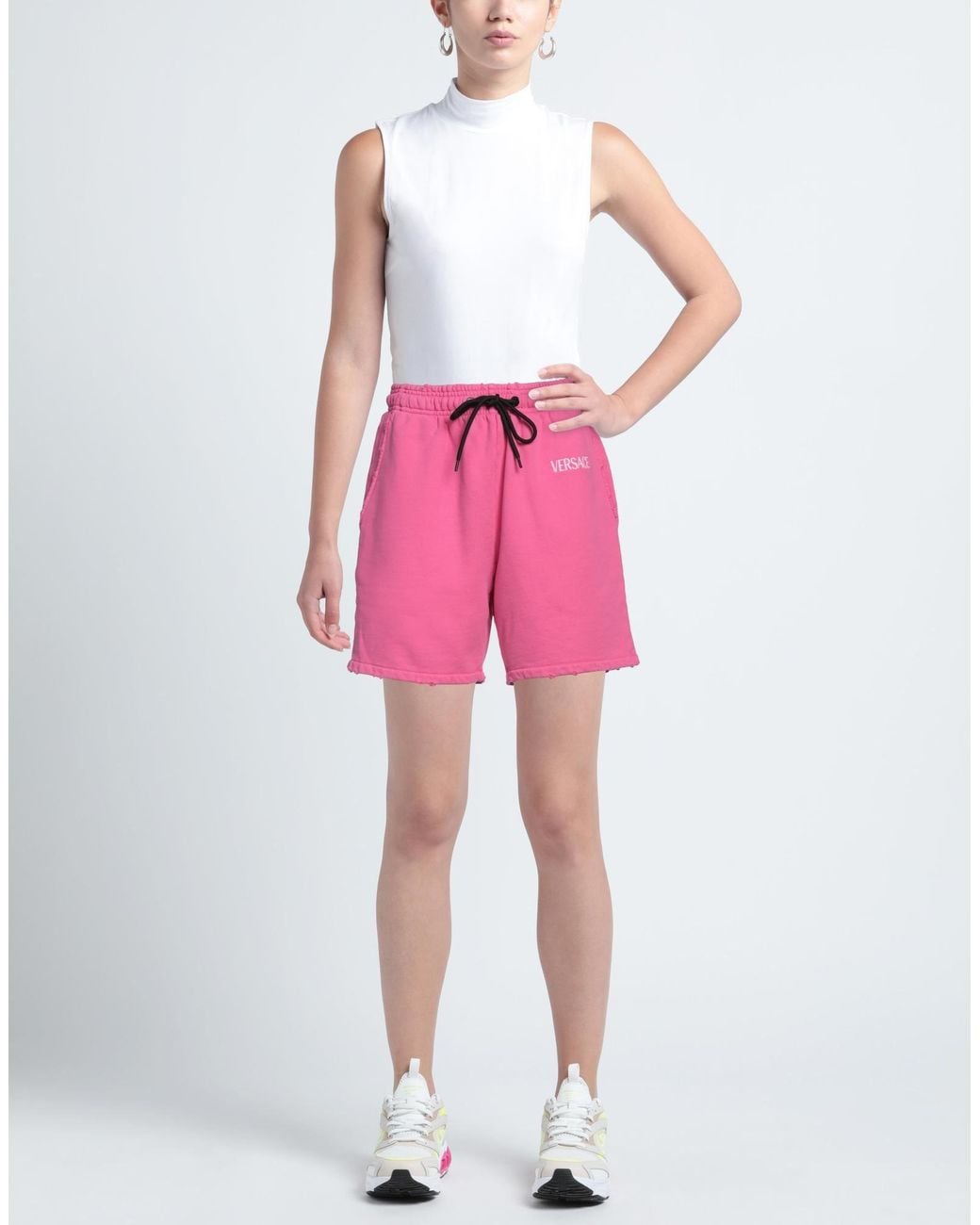 Logo print track shorts di Versace in Pink