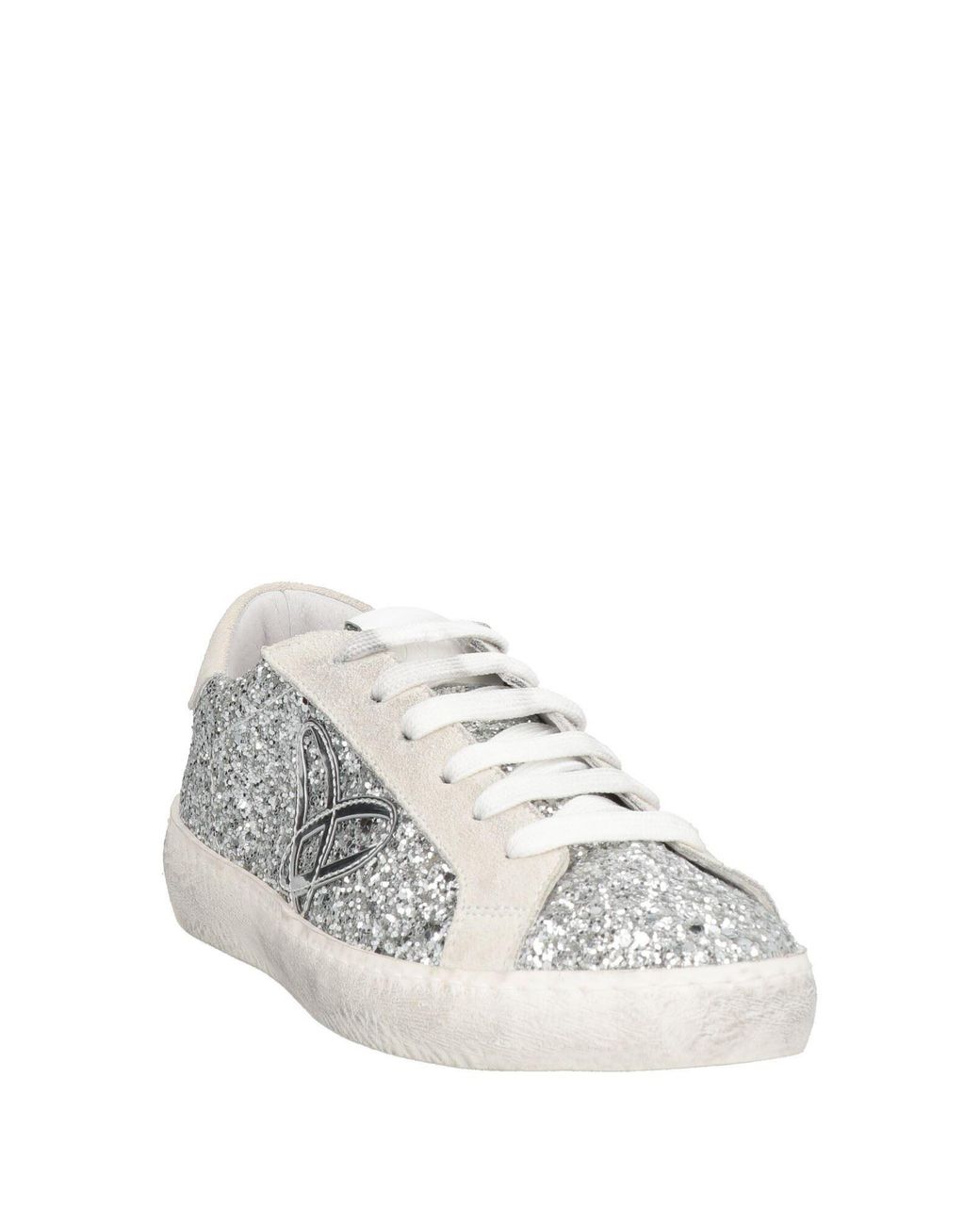 Ovyè White Sneakers