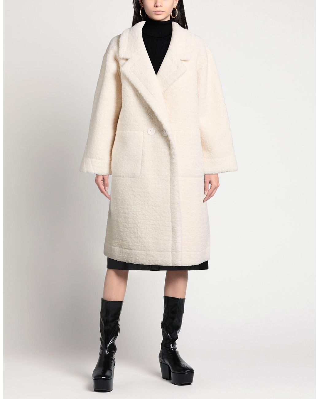 Shearling & Teddy di No Secrets in White