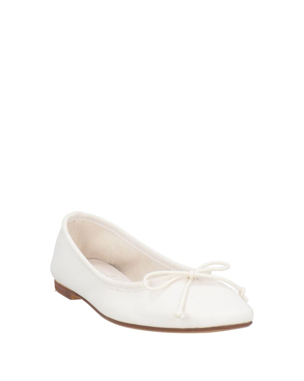 Ovyè White Ballet Flats
