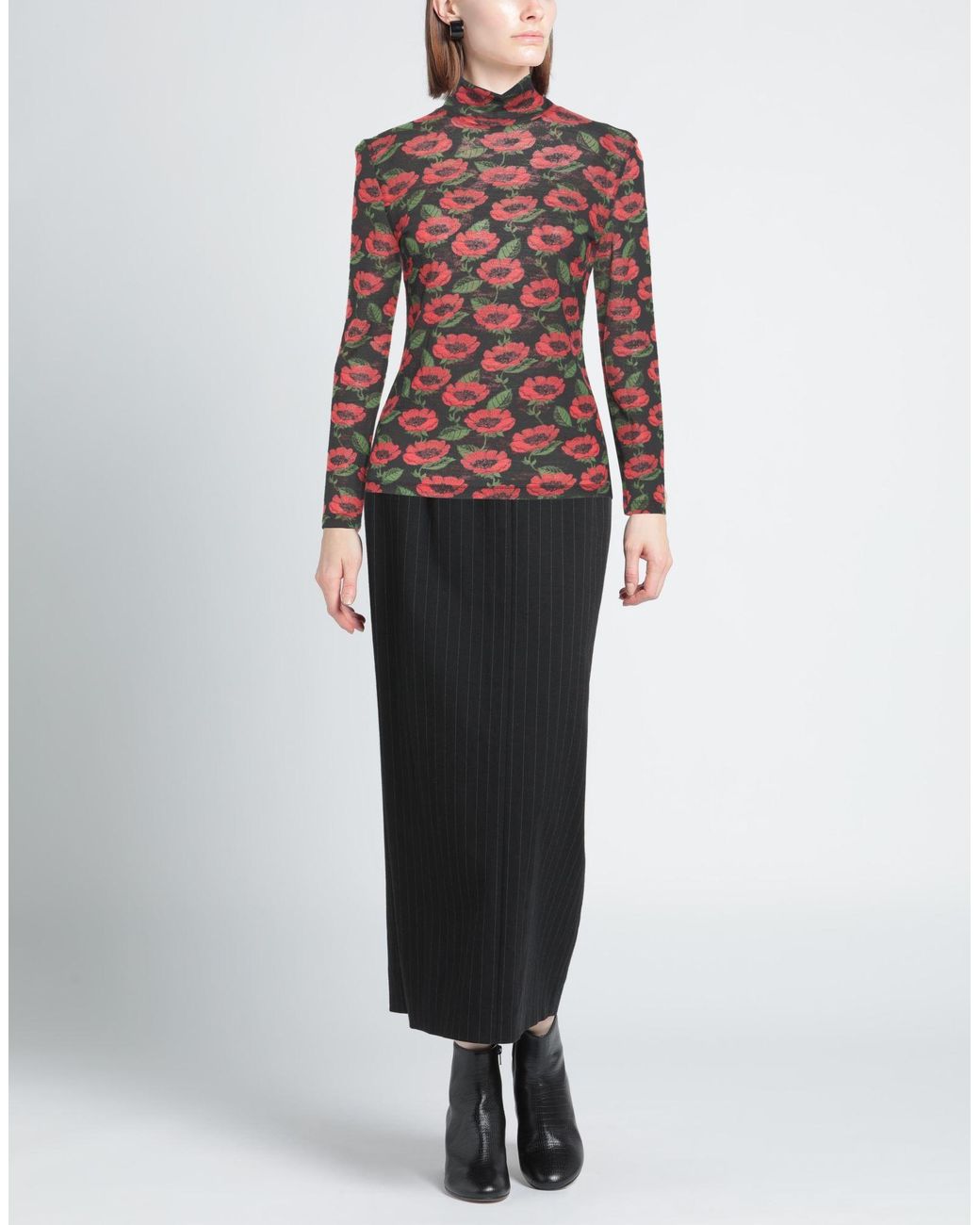 Siyu Red Turtleneck