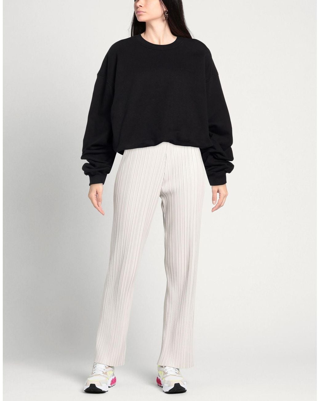The Mannei Black Sweatshirt