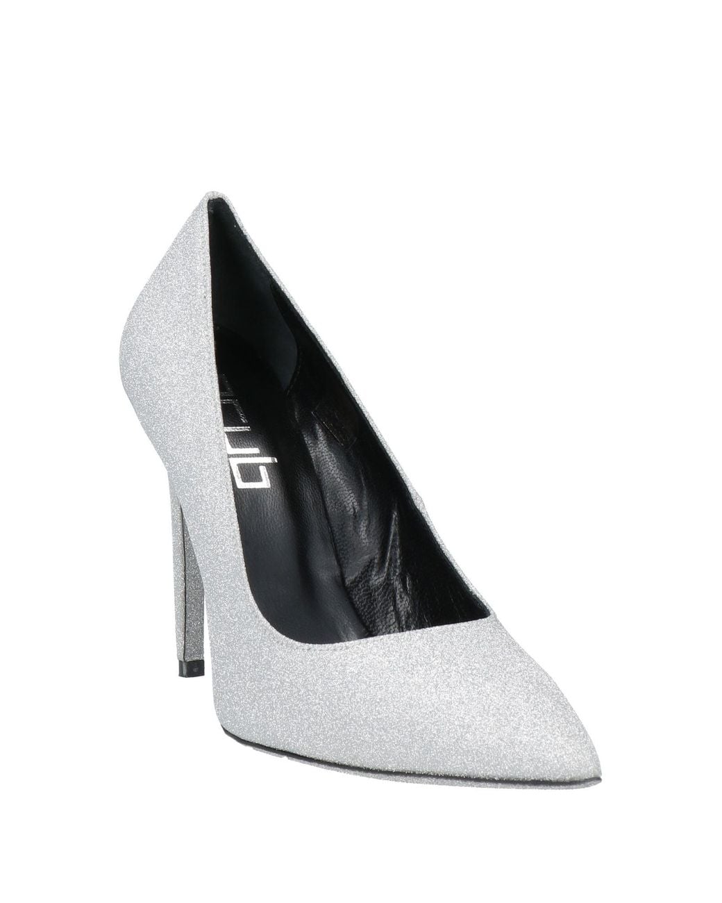 NCUB White Pumps