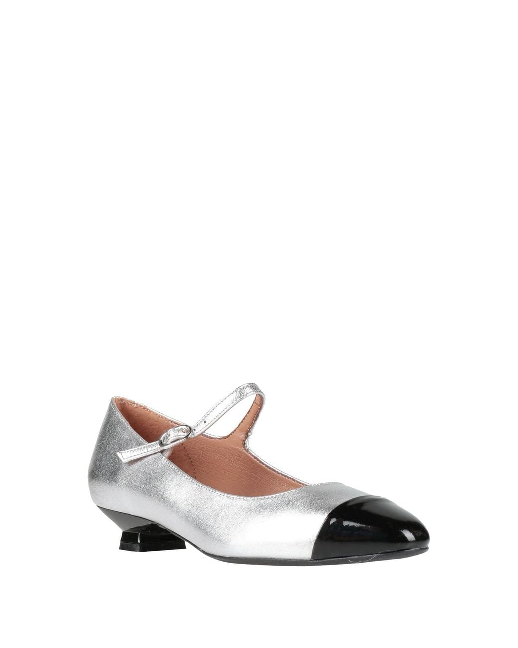 Ovyè White Ballet Flats