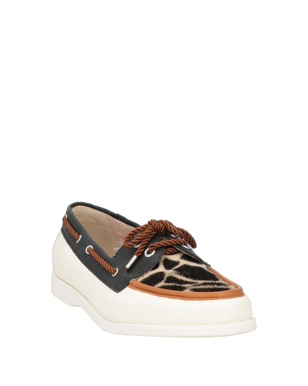 Ovyè White Loafers