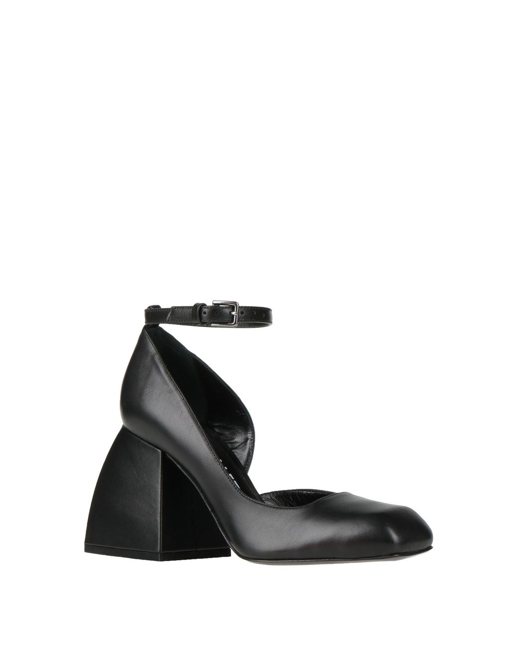 NODALETO White Pumps