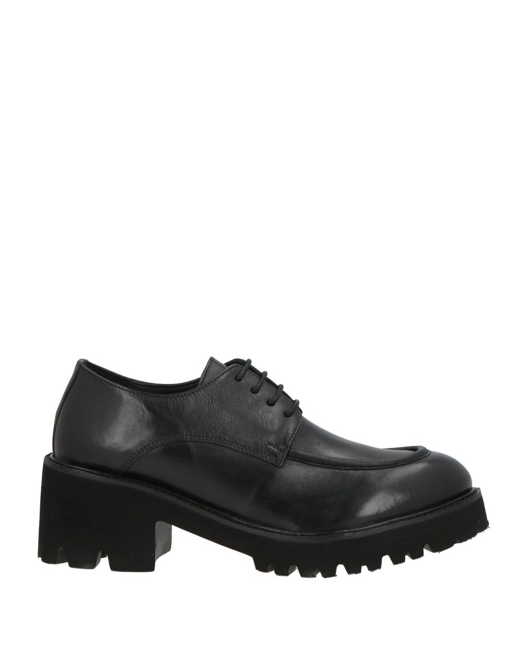 Stringate di Nila & Nila in Black
