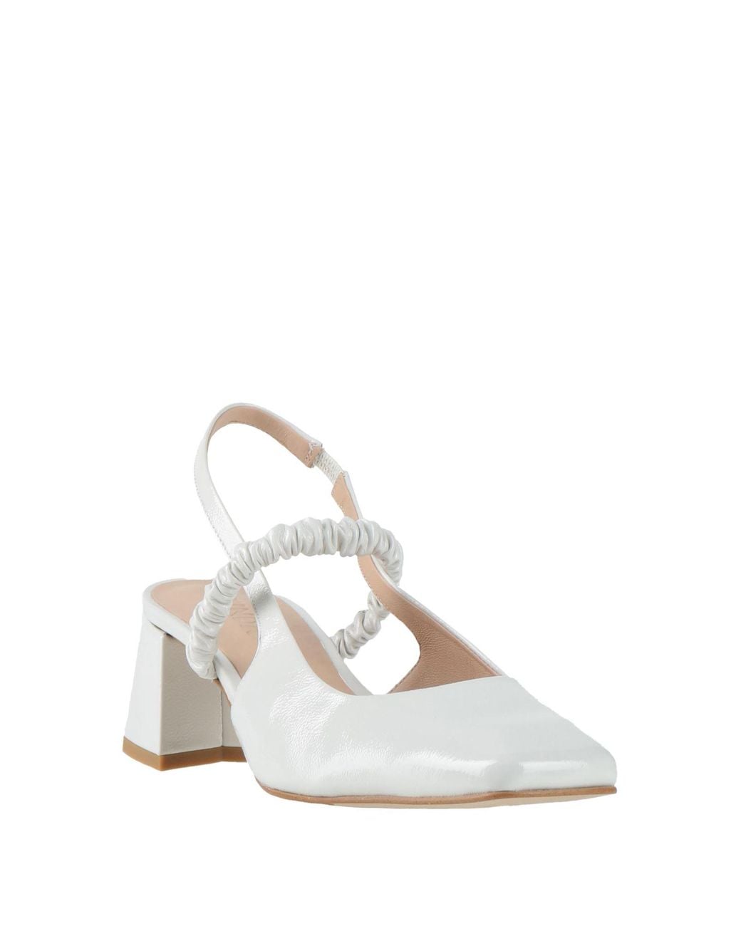 Zinda White Pumps