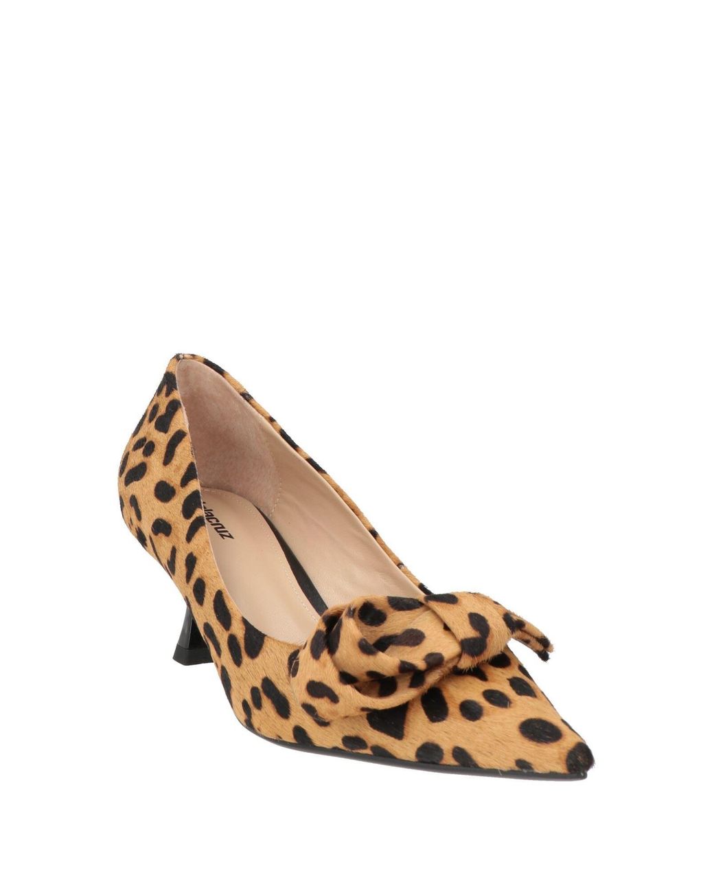 Lola Cruz Natural Pumps