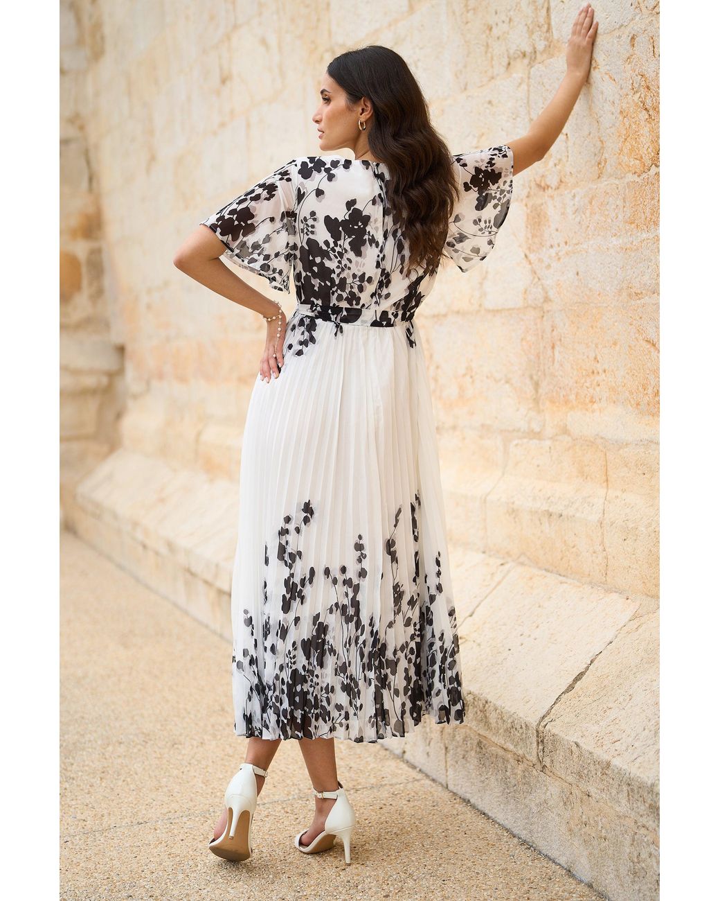 Yumi' White Mirror Floral Design Pleated Midi Dress