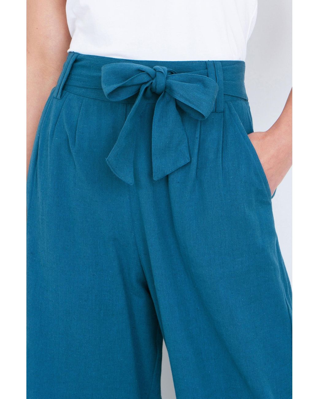 Yumi' Blue Linen Mix Cropped Trousers With Tie Belt