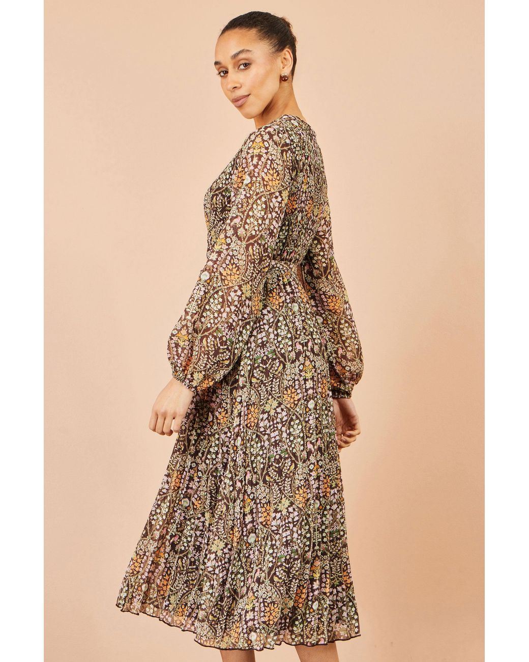 Yumi' Natural Ditsy Floral Pleated Midi Dress