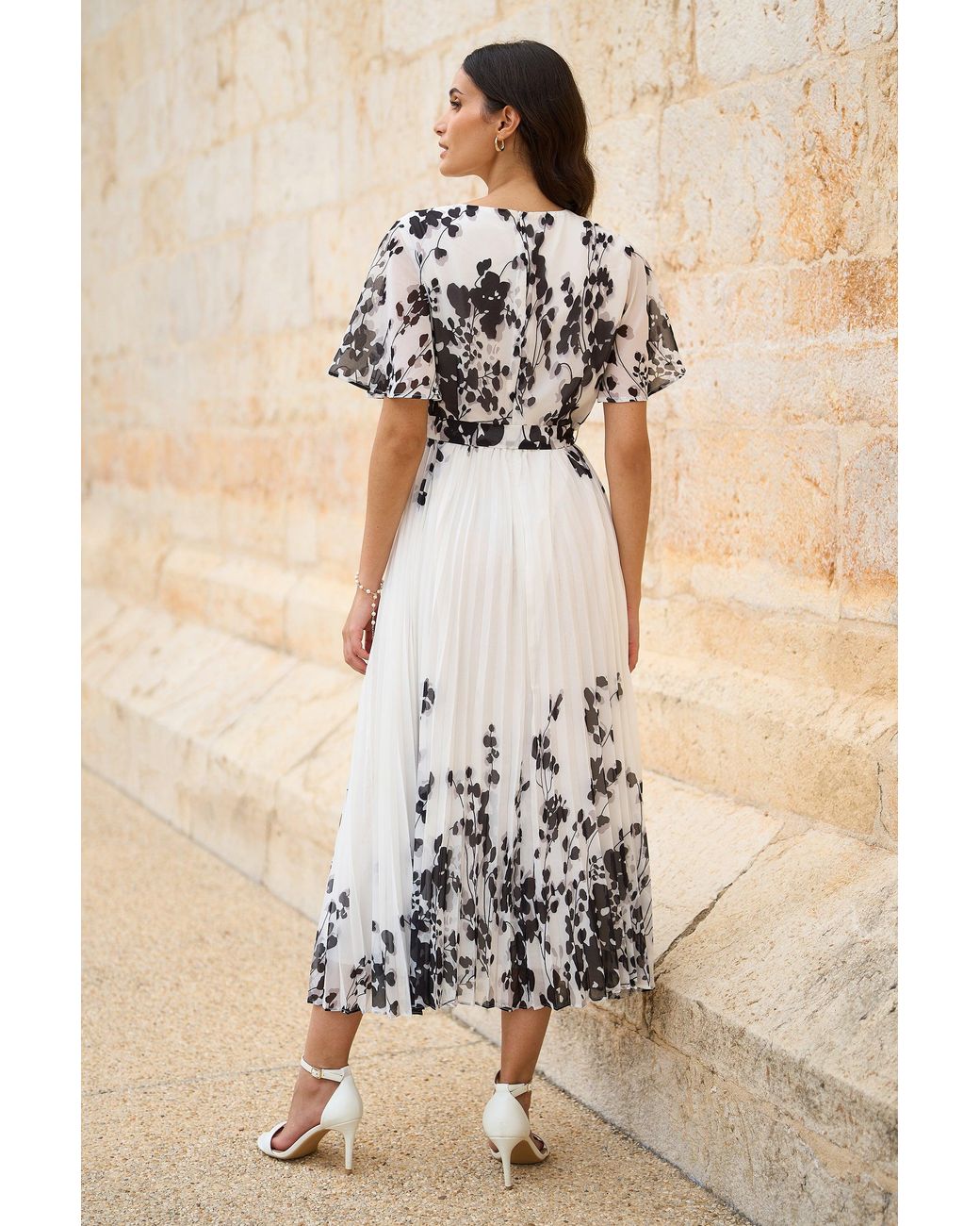 Yumi' White Mirror Floral Design Pleated Midi Dress