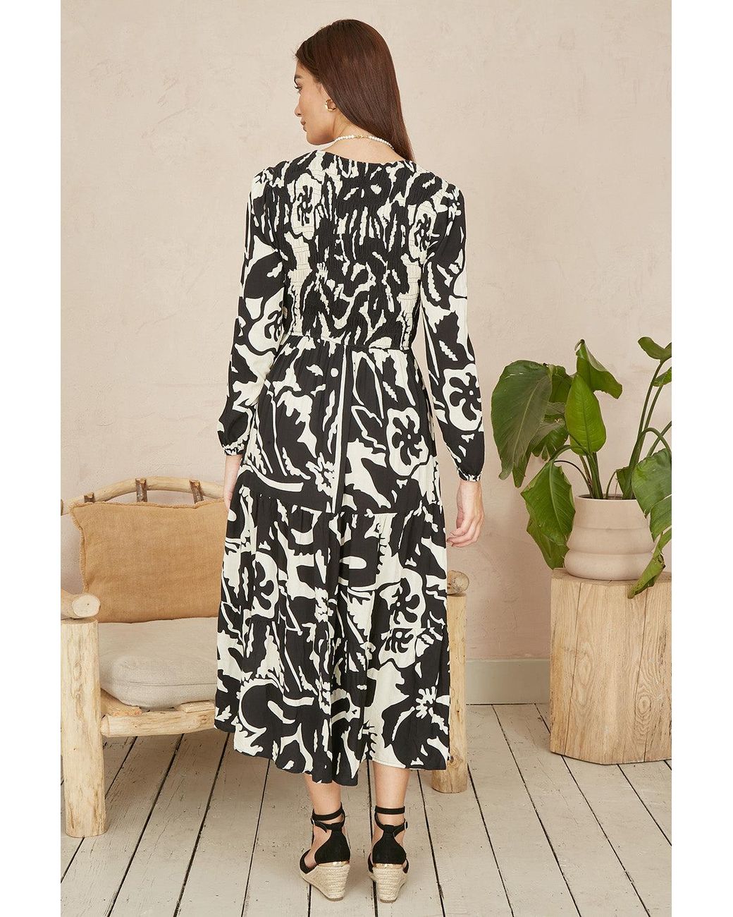 Yumi' Black Abstract Print Ruched Midi Dress With Long Sleeves