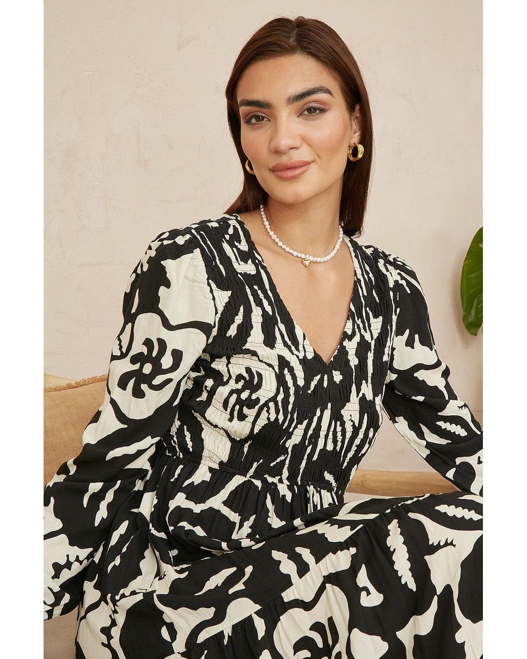 Yumi' Black Abstract Print Ruched Midi Dress With Long Sleeves