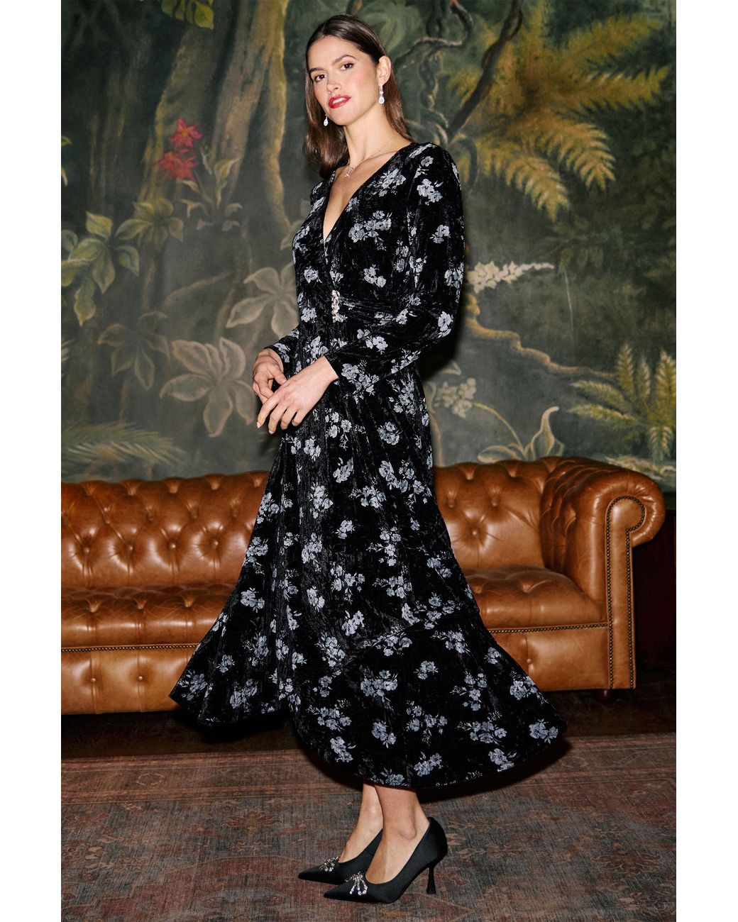 Yumi' Black Floral Velvet Midi Wrap Dress