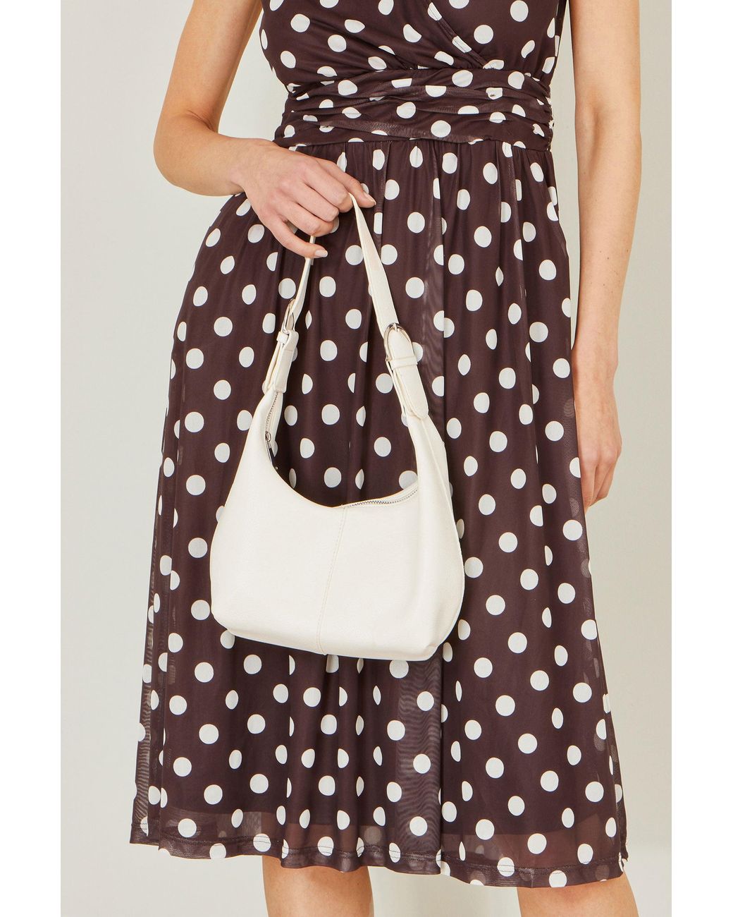 Yumi' Natural Shoulder Scoop Bag With Buckle