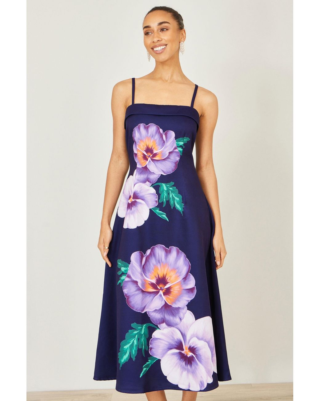 Yumi' White Pansy Strappy Midi Dress