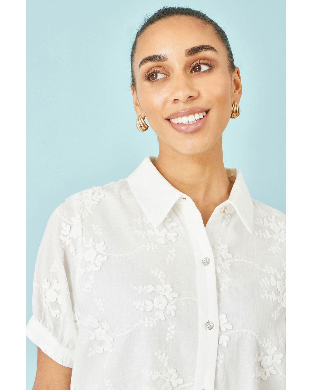 Yumi' White Cotton Flower Applique Shirt