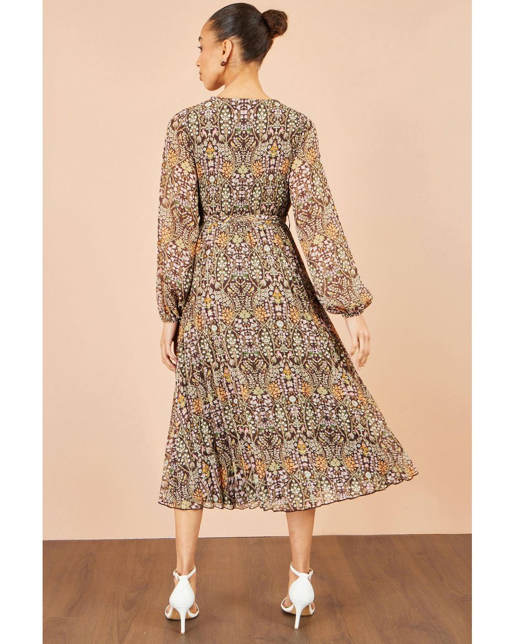 Yumi' Natural Ditsy Floral Pleated Midi Dress