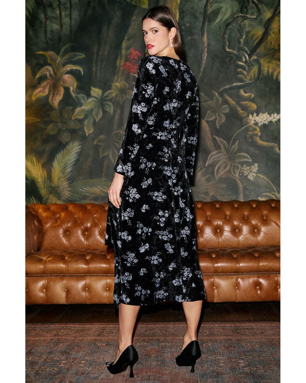 Yumi' Black Floral Velvet Midi Wrap Dress