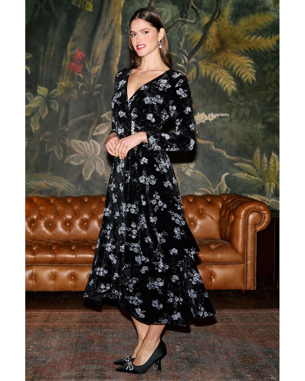 Yumi' Black Floral Velvet Midi Wrap Dress