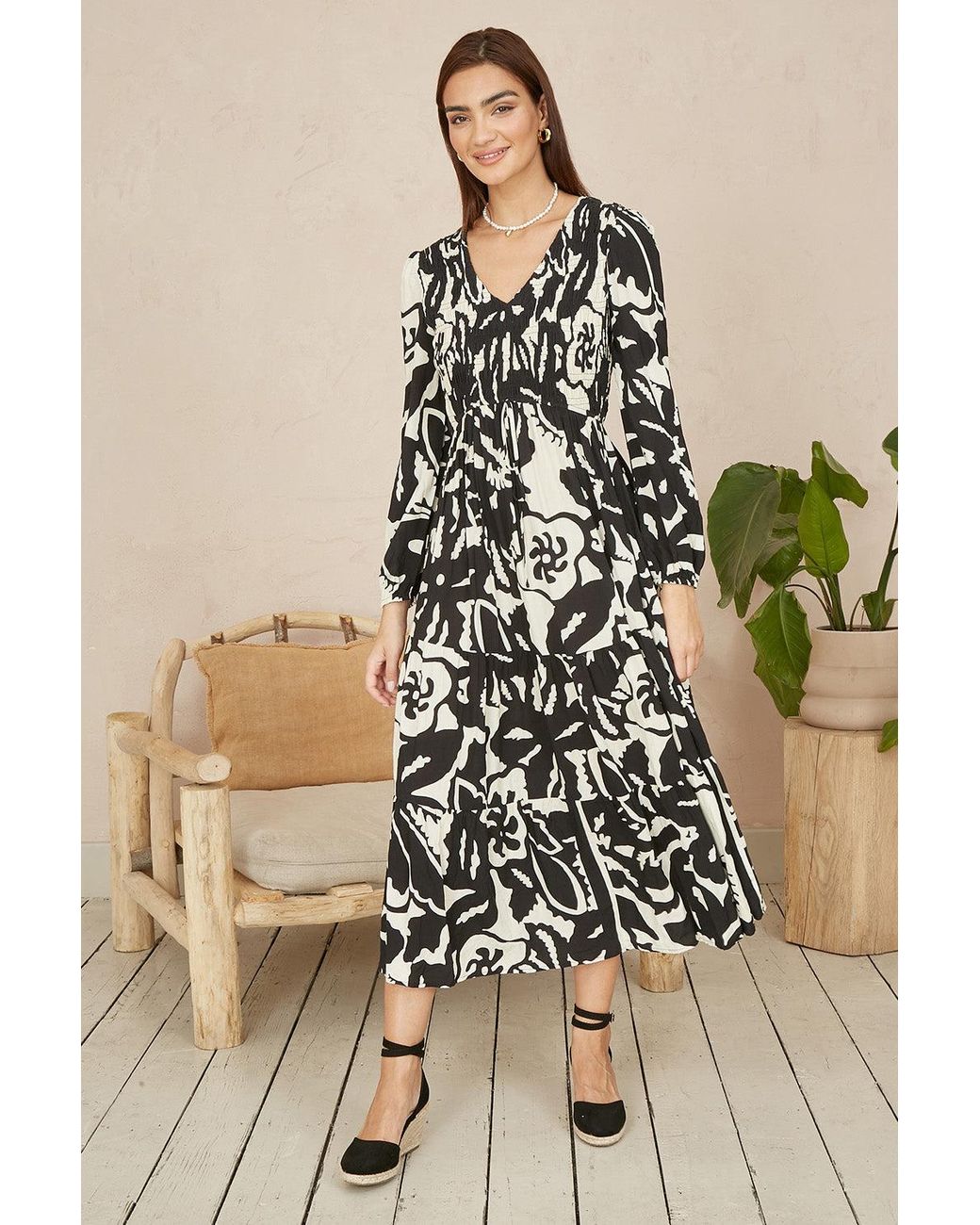 Yumi' Black Abstract Print Ruched Midi Dress With Long Sleeves