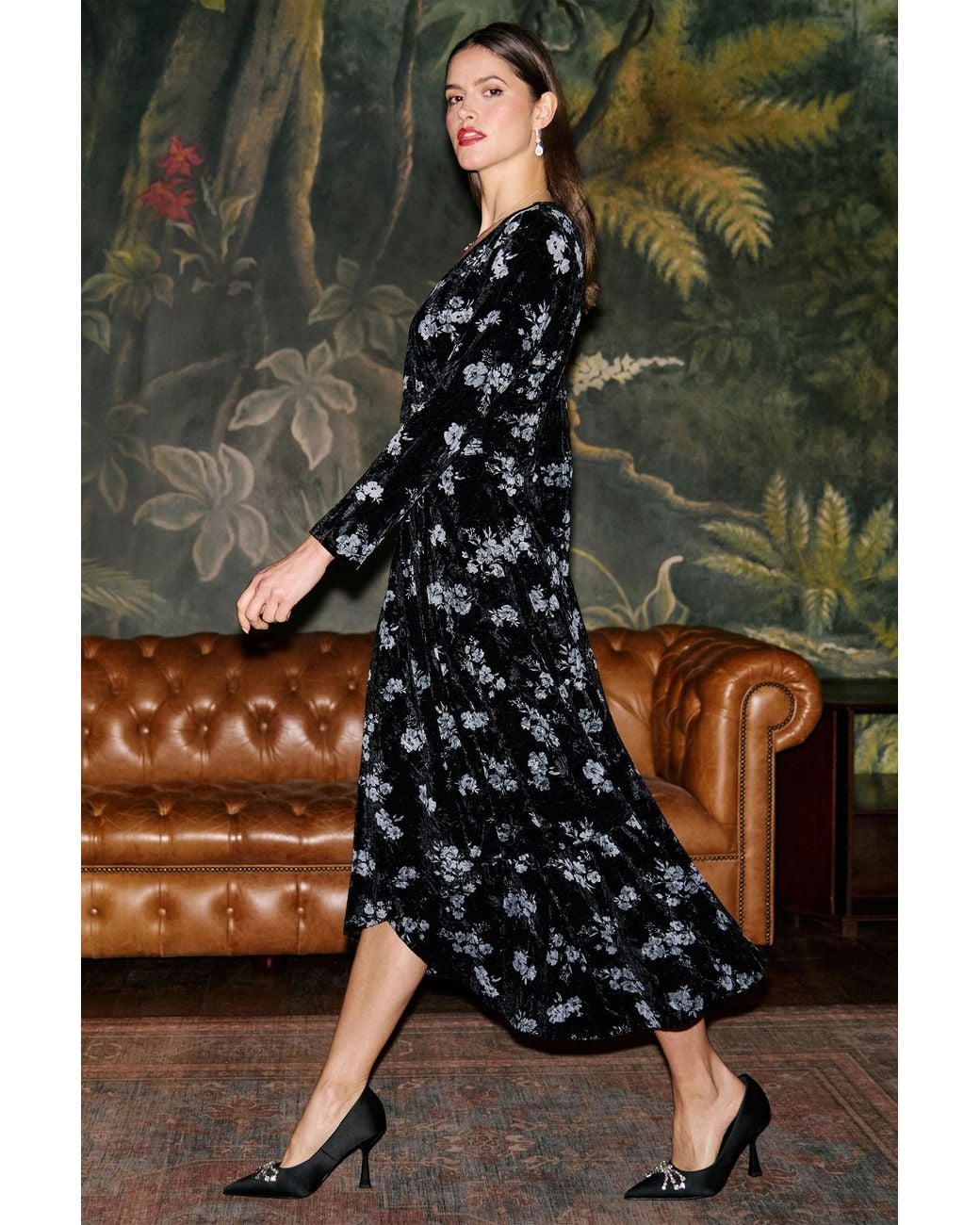 Yumi' Black Floral Velvet Midi Wrap Dress