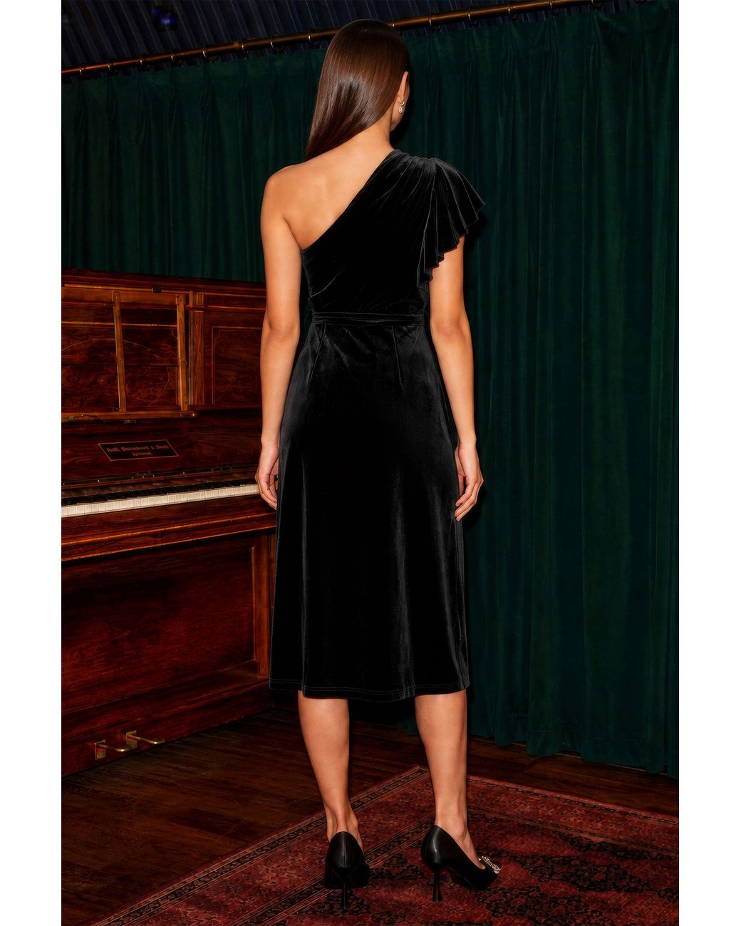 Yumi' Black Velvet One Shoulder Midi Dress