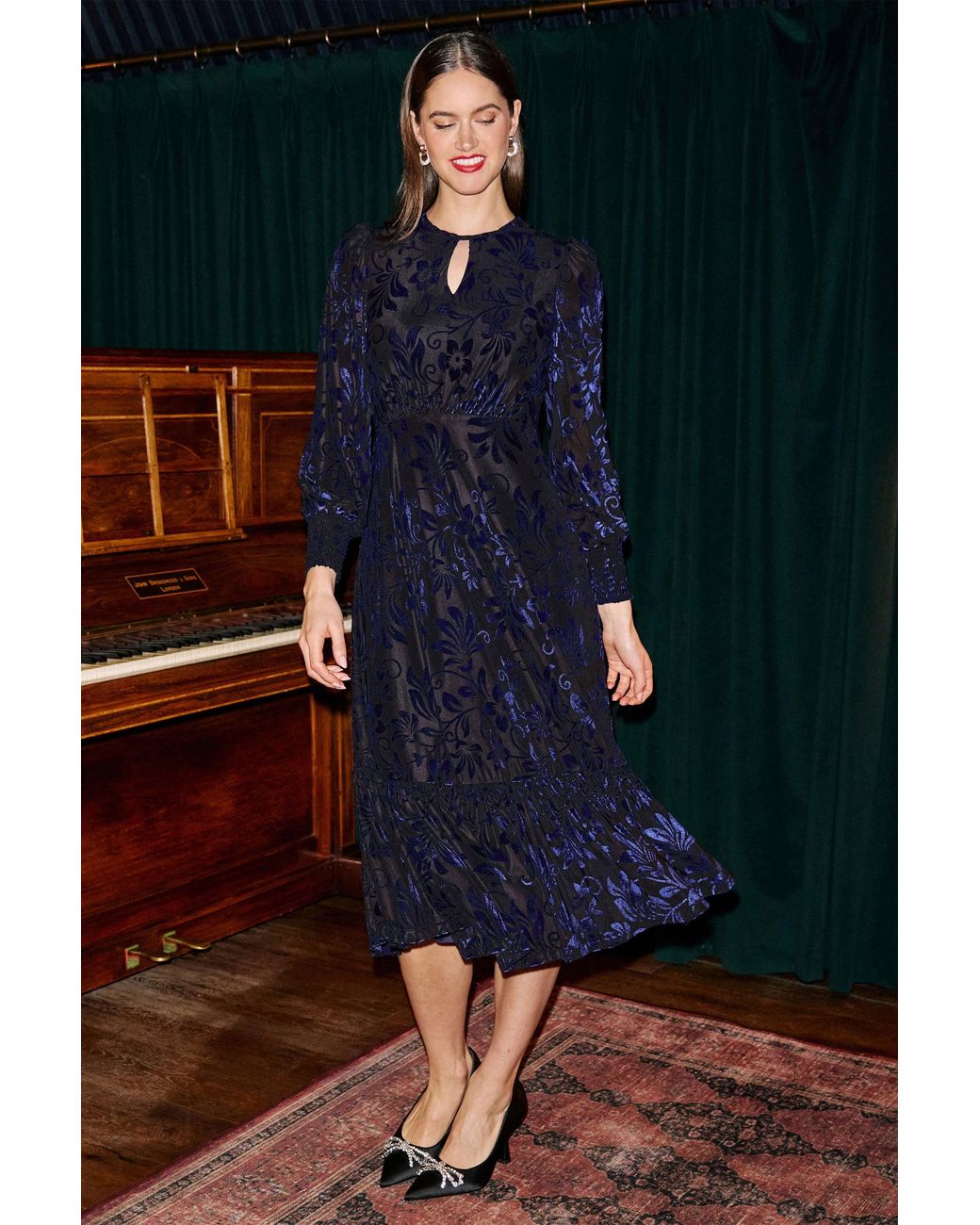 Yumi' Blue Velvet Floral Midi Dress