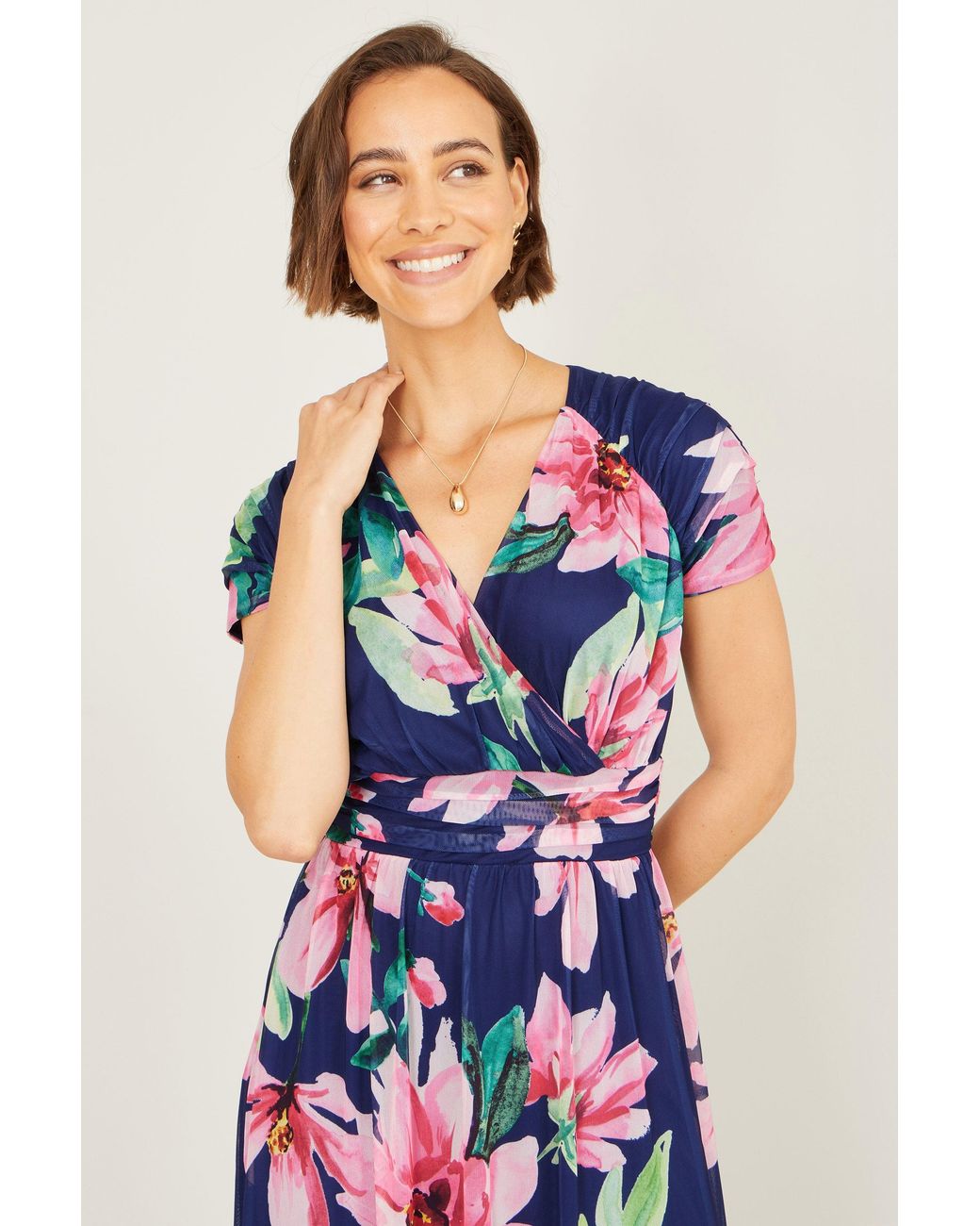 Yumi' White Mesh Floral Maxi Dress