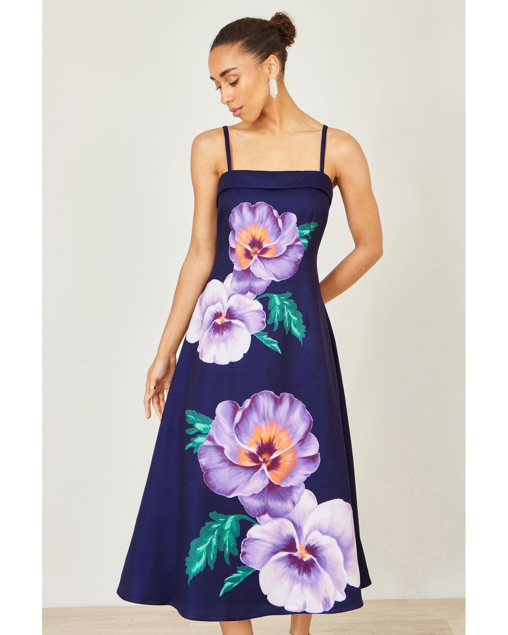 Yumi' White Pansy Strappy Midi Dress
