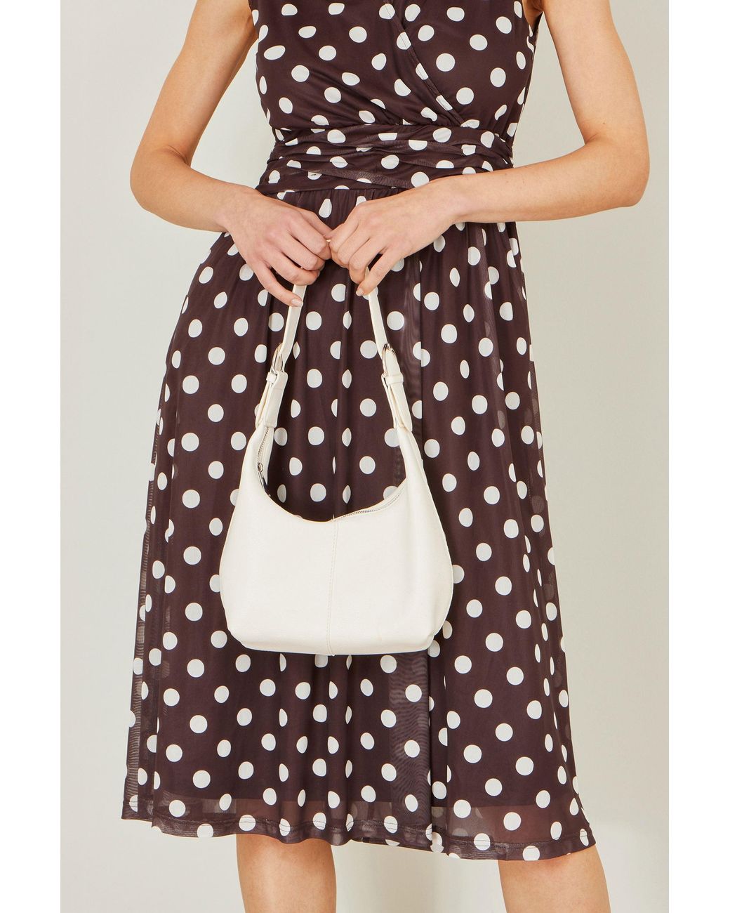 Yumi' Natural Shoulder Scoop Bag With Buckle