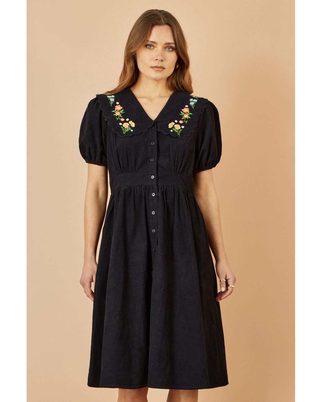Yumi' Black Short Sleeve Midi Dress With Floral Embroidery
