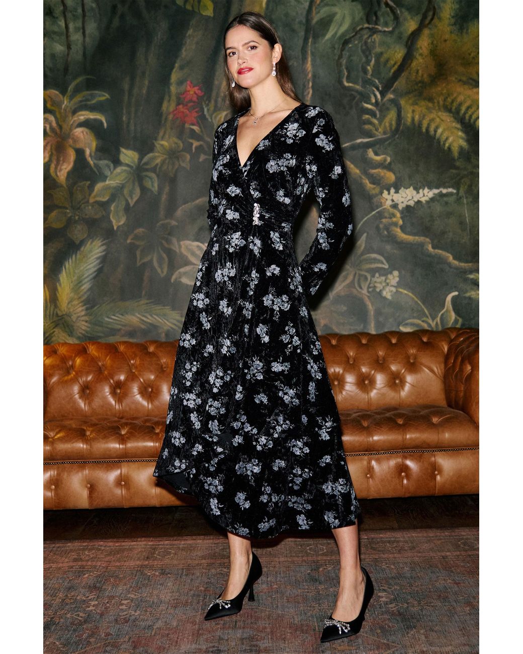 Yumi' Black Floral Velvet Midi Wrap Dress