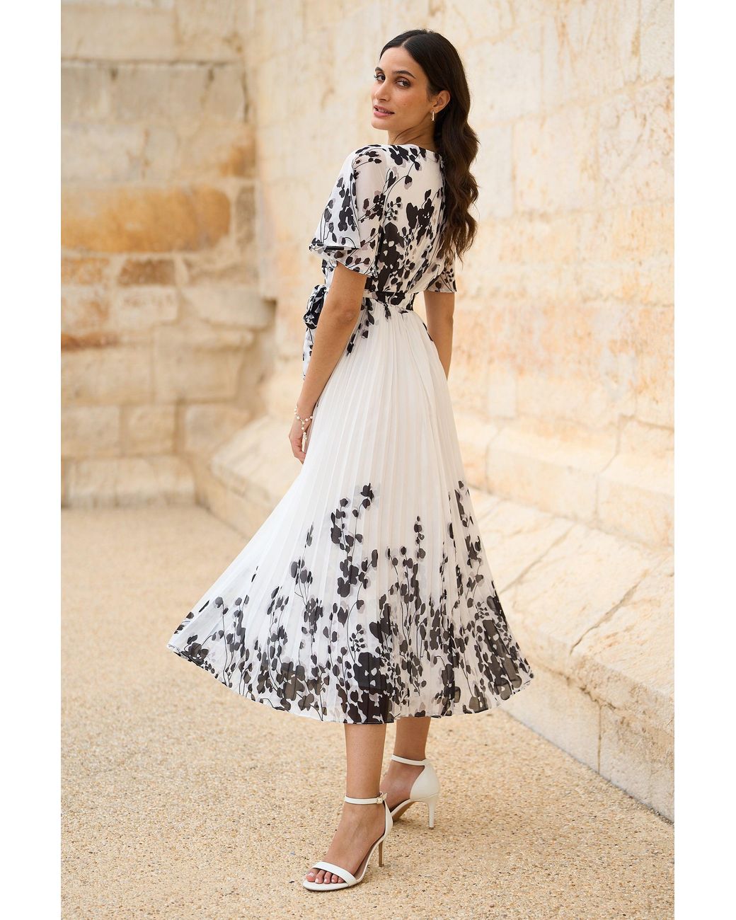 Yumi' White Mirror Floral Design Pleated Midi Dress