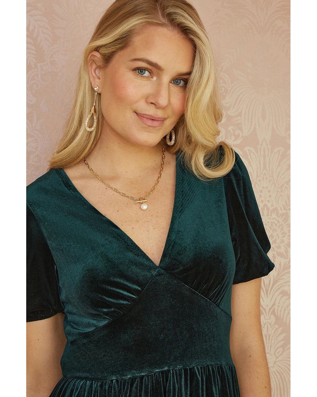 Yumi' Black Velvet Midi Dress
