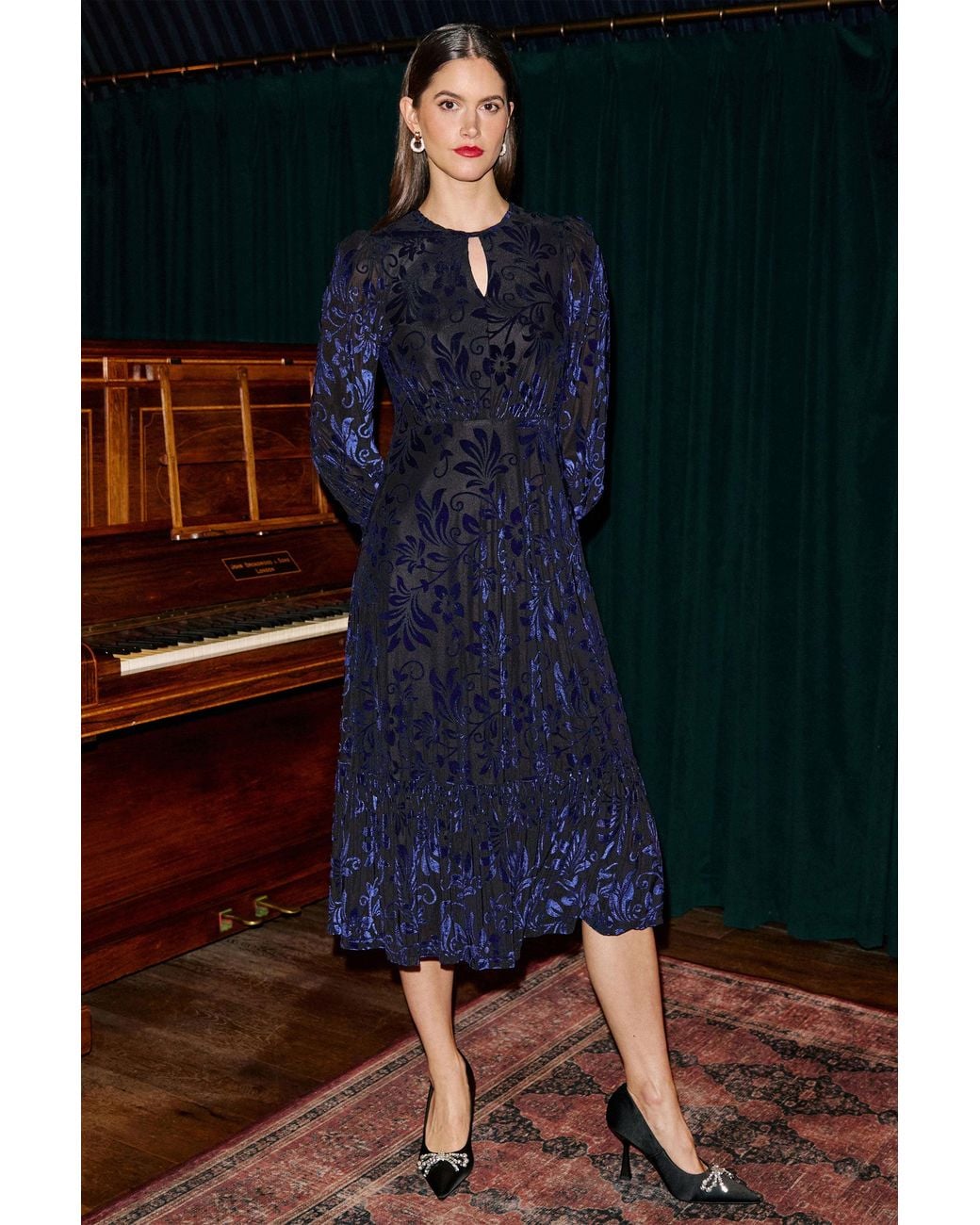 Yumi' Blue Velvet Floral Midi Dress