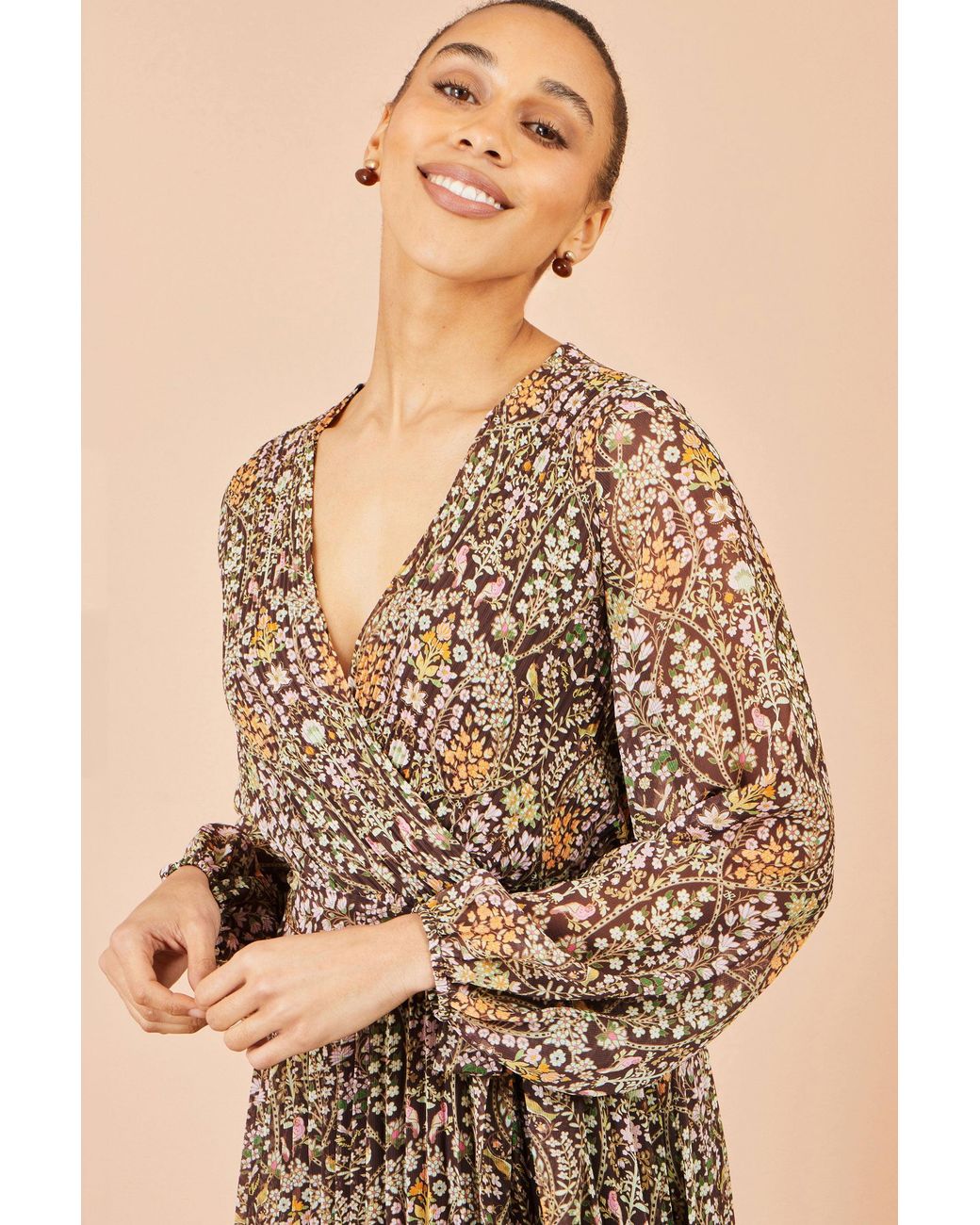Yumi' Natural Ditsy Floral Pleated Midi Dress
