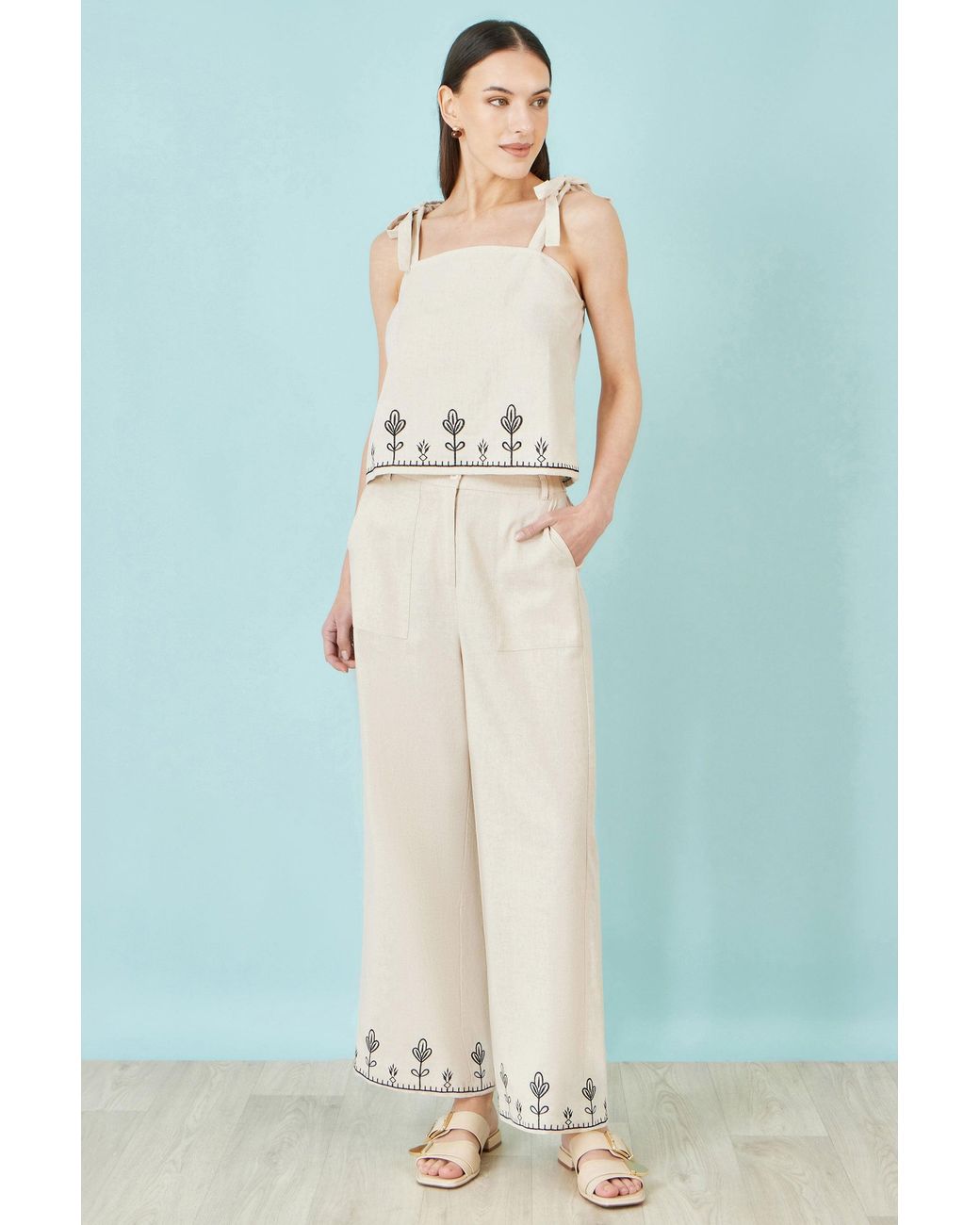 Yumi' White Linen Mix Embroirdered Top