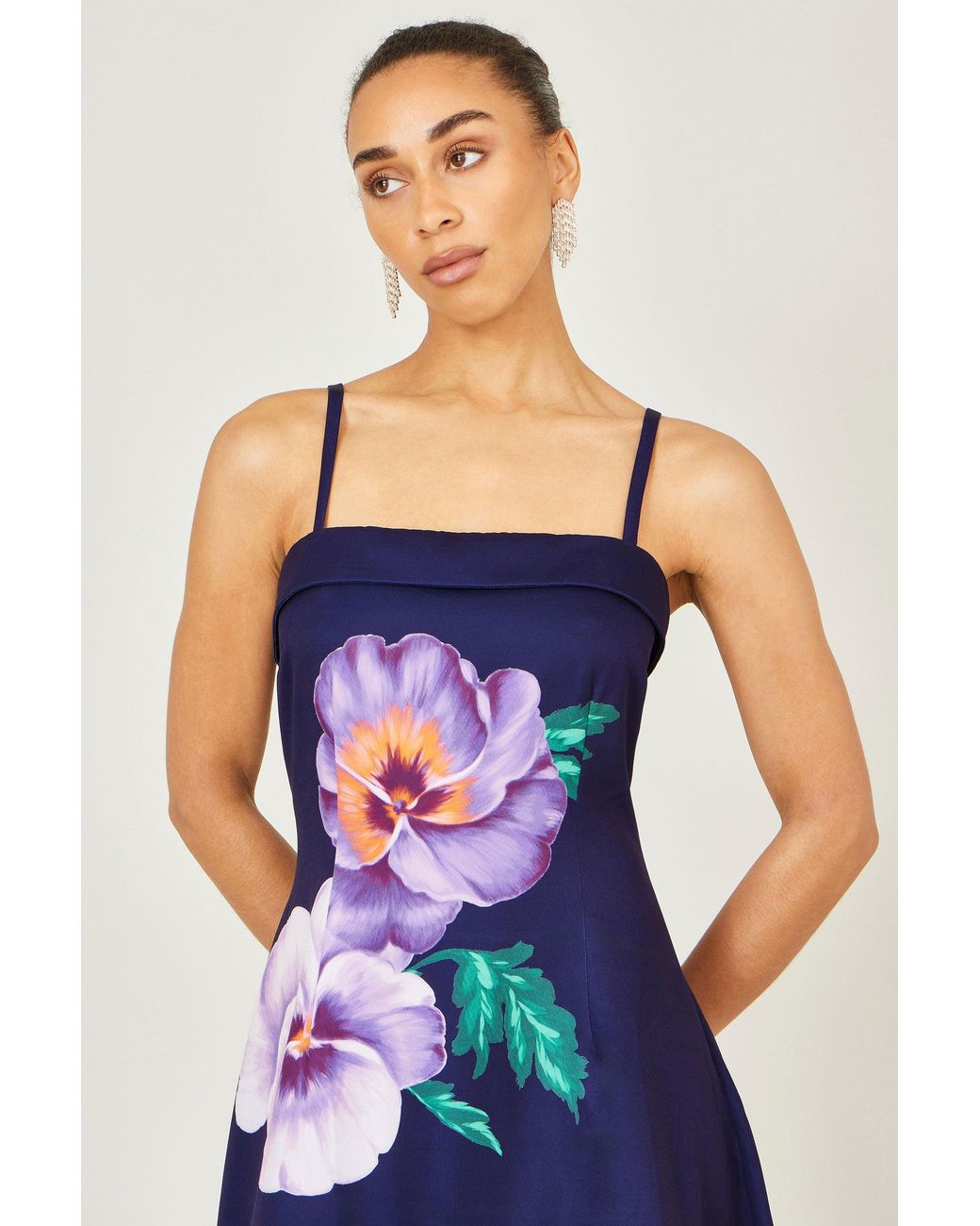 Yumi' White Pansy Strappy Midi Dress