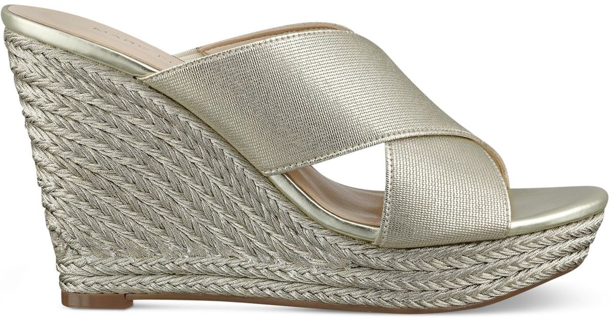 Marc Fisher Engage Slide Platform Wedge Sandals in Gold (Metallic) - Lyst
